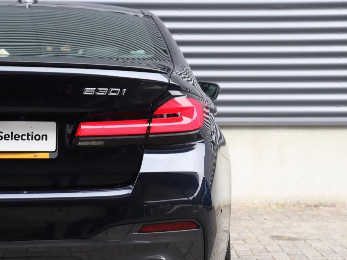 530i | High Executive | M Sportpakket | Panodak | Head-Up | Trekhaak | Driving Assistant Prof. | Hi-Fi | Parking Assistant Plus | Laserlight | Comfort Access | 20'' LMV