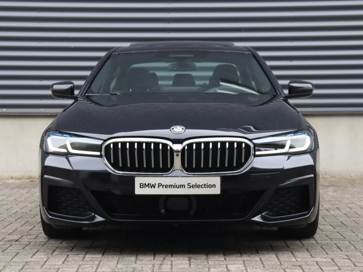530i | High Executive | M Sportpakket | Panodak | Head-Up | Trekhaak | Driving Assistant Prof. | Hi-Fi | Parking Assistant Plus | Laserlight | Comfort Access | 20'' LMV
