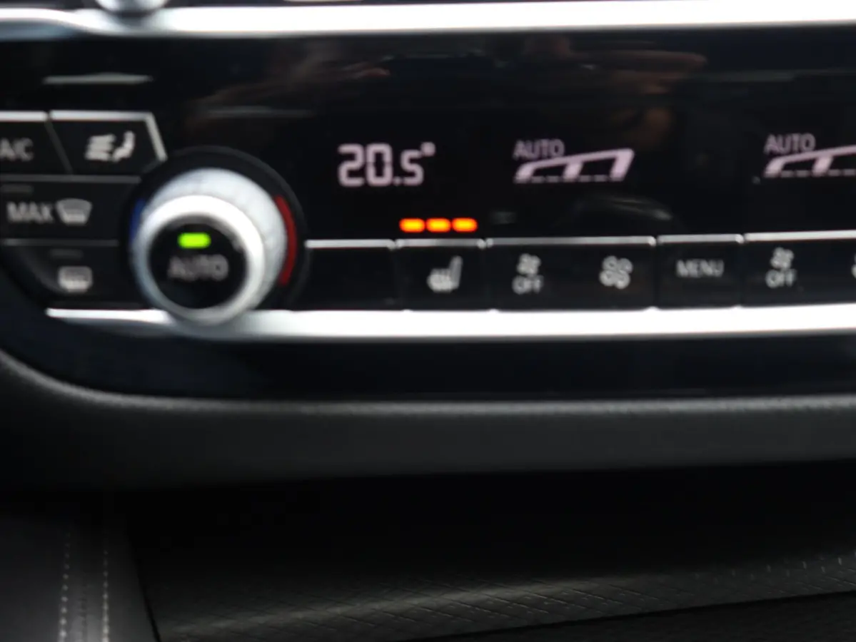 530i | High Executive | M Sportpakket | Panodak | Head-Up | Trekhaak | Driving Assistant Prof. | Hi-Fi | Parking Assistant Plus | Laserlight | Comfort Access | 20'' LMV