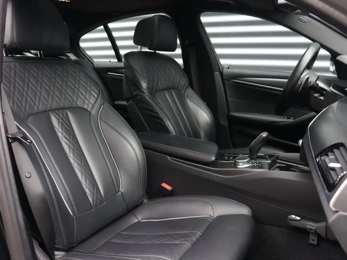530i | High Executive | M Sportpakket | Panodak | Head-Up | Trekhaak | Driving Assistant Prof. | Hi-Fi | Parking Assistant Plus | Laserlight | Comfort Access | 20'' LMV
