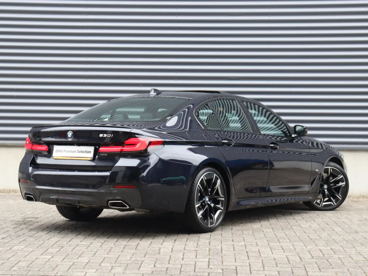 530i | High Executive | M Sportpakket | Panodak | Head-Up | Trekhaak | Driving Assistant Prof. | Hi-Fi | Parking Assistant Plus | Laserlight | Comfort Access | 20'' LMV