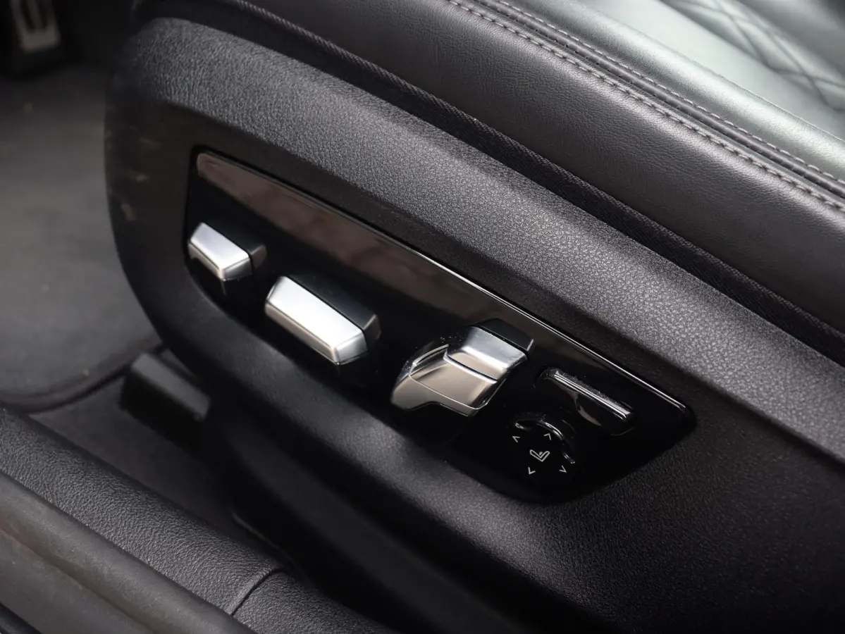 530i | High Executive | M Sportpakket | Panodak | Head-Up | Trekhaak | Driving Assistant Prof. | Hi-Fi | Parking Assistant Plus | Laserlight | Comfort Access | 20'' LMV