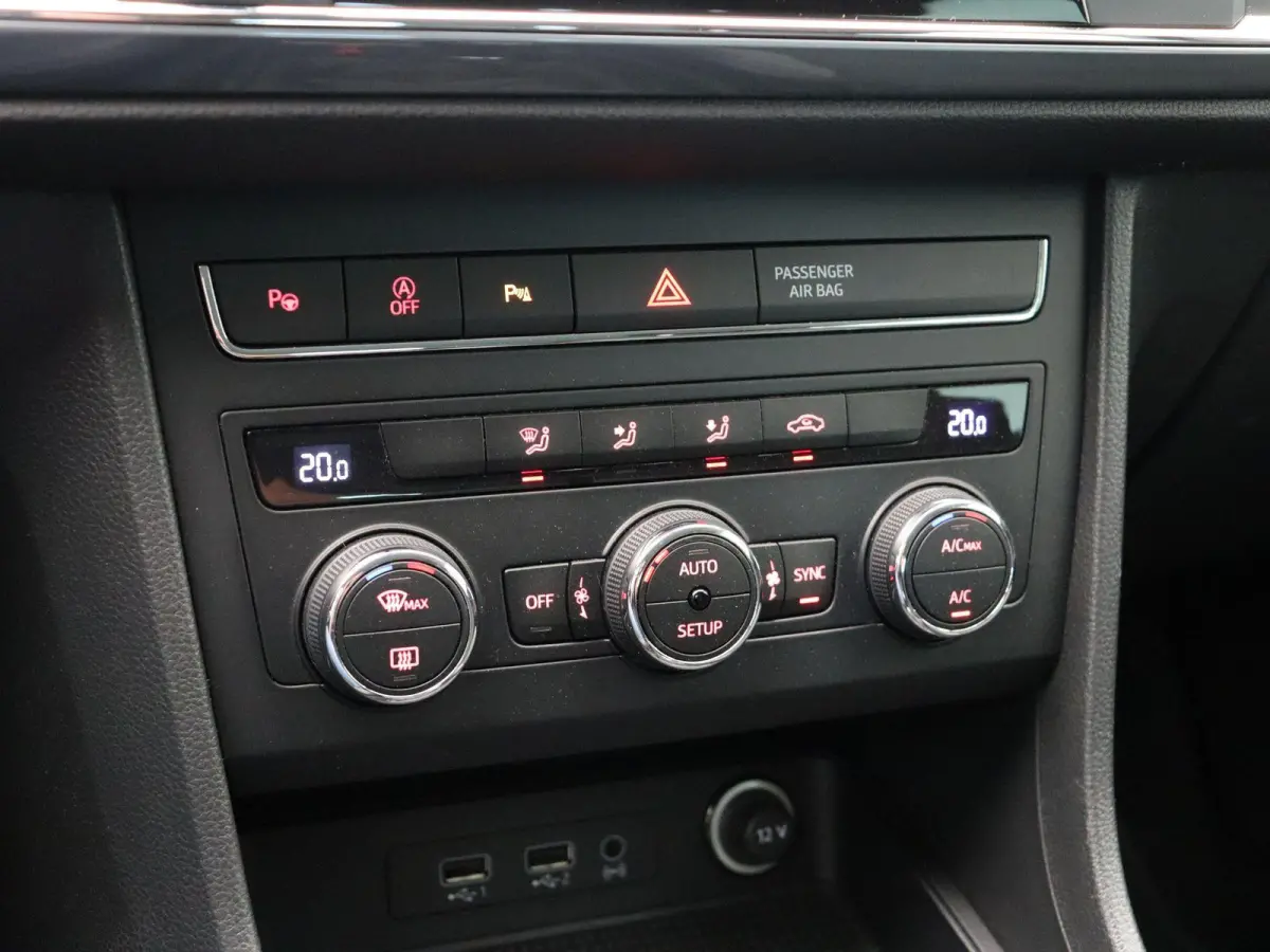 1.0 EcoTSI Style Business Intense | Trekhaak | Led | Carplay | Climate control |