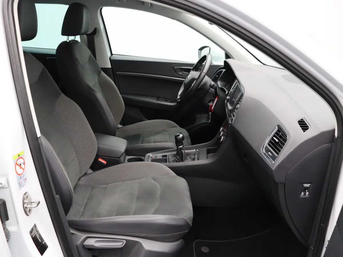 1.0 EcoTSI Style Business Intense | Trekhaak | Led | Carplay | Climate control |