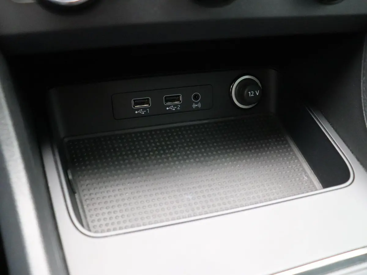 1.0 EcoTSI Style Business Intense | Trekhaak | Led | Carplay | Climate control |