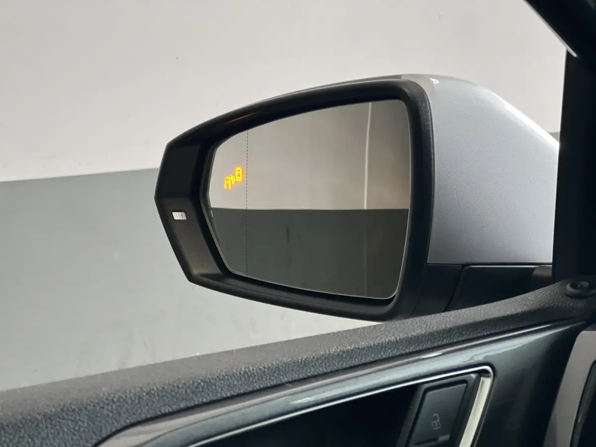 1.0 TSI R-Line|IQ Light|Dodehoek|Keyless|Virtual|Carplay|Sfeer|