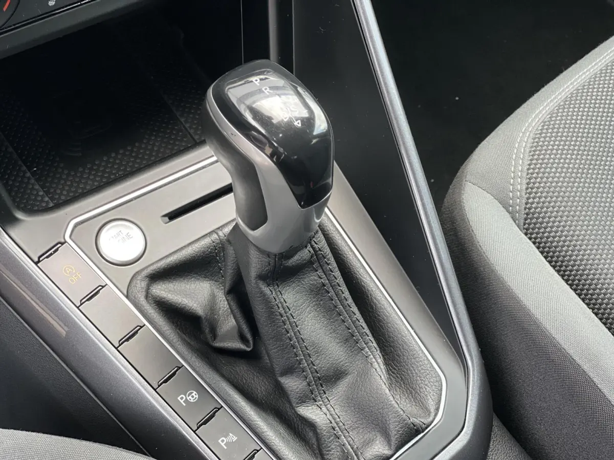 1.0 TSI R-Line|IQ Light|Dodehoek|Keyless|Virtual|Carplay|Sfeer|