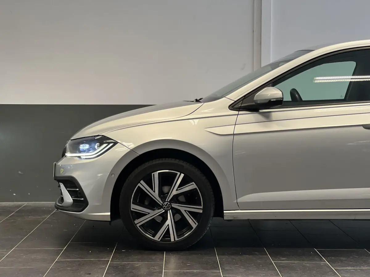 1.0 TSI R-Line|IQ Light|Dodehoek|Keyless|Virtual|Carplay|Sfeer|