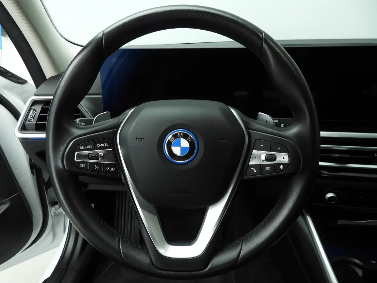 320e | LED | Leder | Navigatie | Sportstoelen | Elektr. zetels | Keyles go | DAB | Hifi speakers | Alu 17 inch