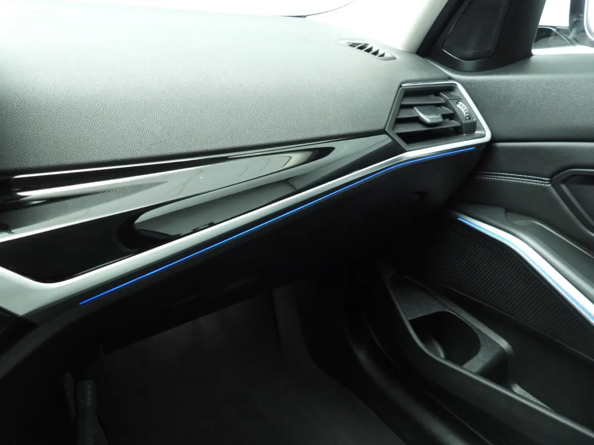 320e | LED | Leder | Navigatie | Sportstoelen | Elektr. zetels | Keyles go | DAB | Hifi speakers | Alu 17 inch