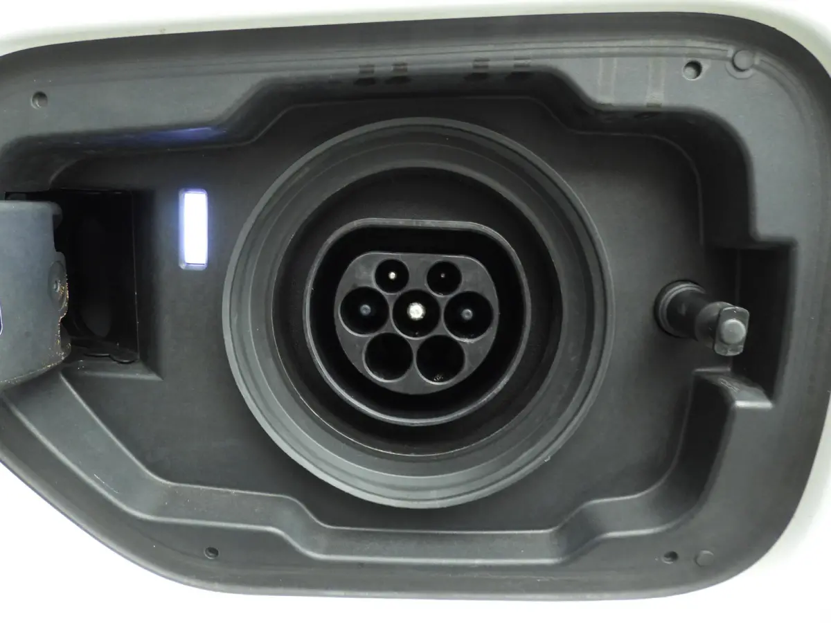 320e | LED | Leder | Navigatie | Sportstoelen | Elektr. zetels | Keyles go | DAB | Hifi speakers | Alu 17 inch