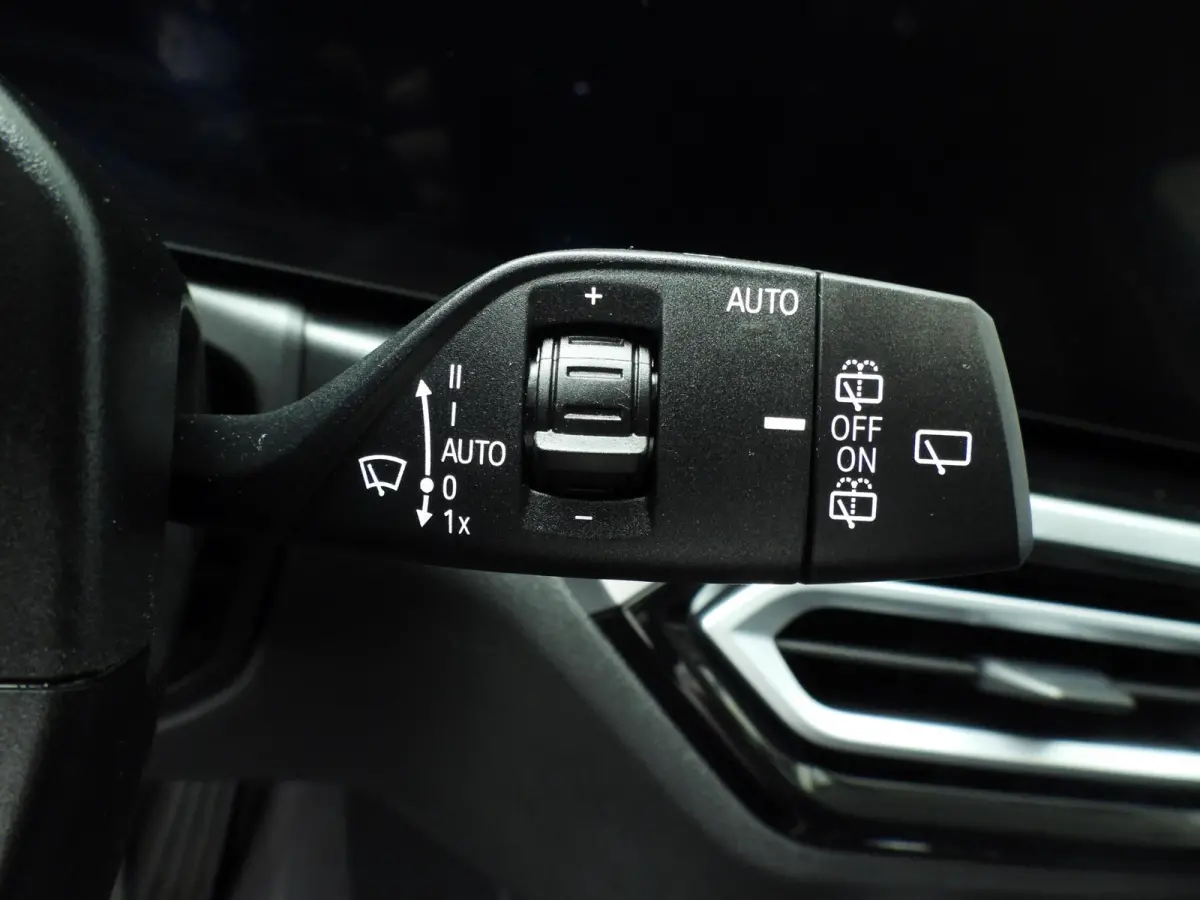 320e | LED | Leder | Navigatie | Sportstoelen | Elektr. zetels | Keyles go | DAB | Hifi speakers | Alu 17 inch