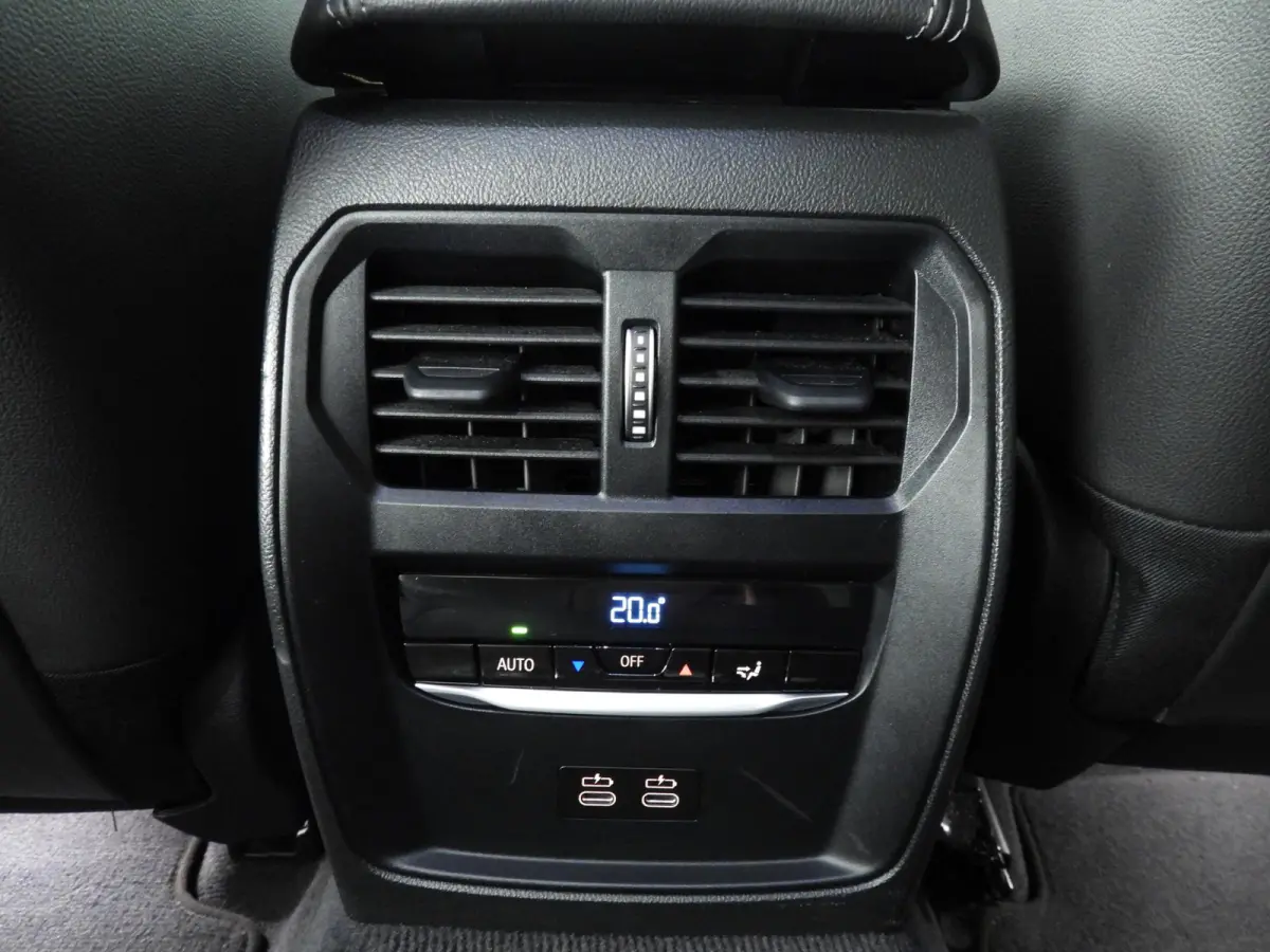 320e | LED | Leder | Navigatie | Sportstoelen | Elektr. zetels | Keyles go | DAB | Hifi speakers | Alu 17 inch