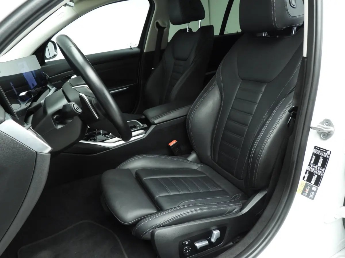 320e | LED | Leder | Navigatie | Sportstoelen | Elektr. zetels | Keyles go | DAB | Hifi speakers | Alu 17 inch