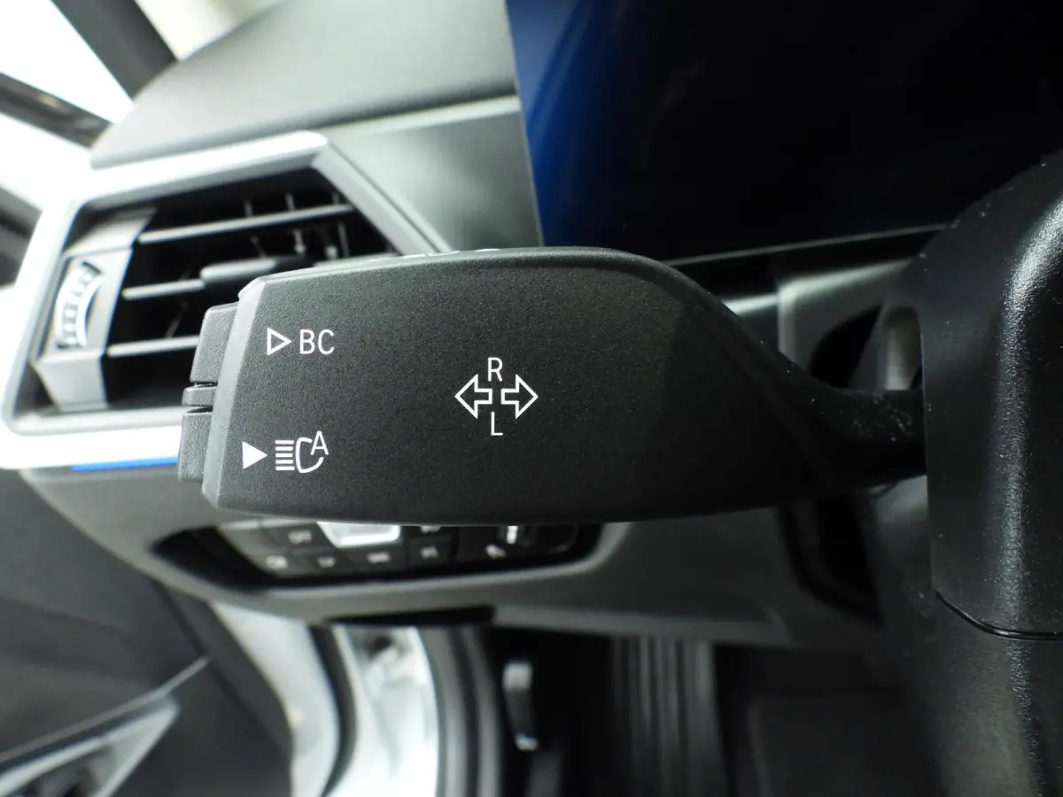 320e | LED | Leder | Navigatie | Sportstoelen | Elektr. zetels | Keyles go | DAB | Hifi speakers | Alu 17 inch