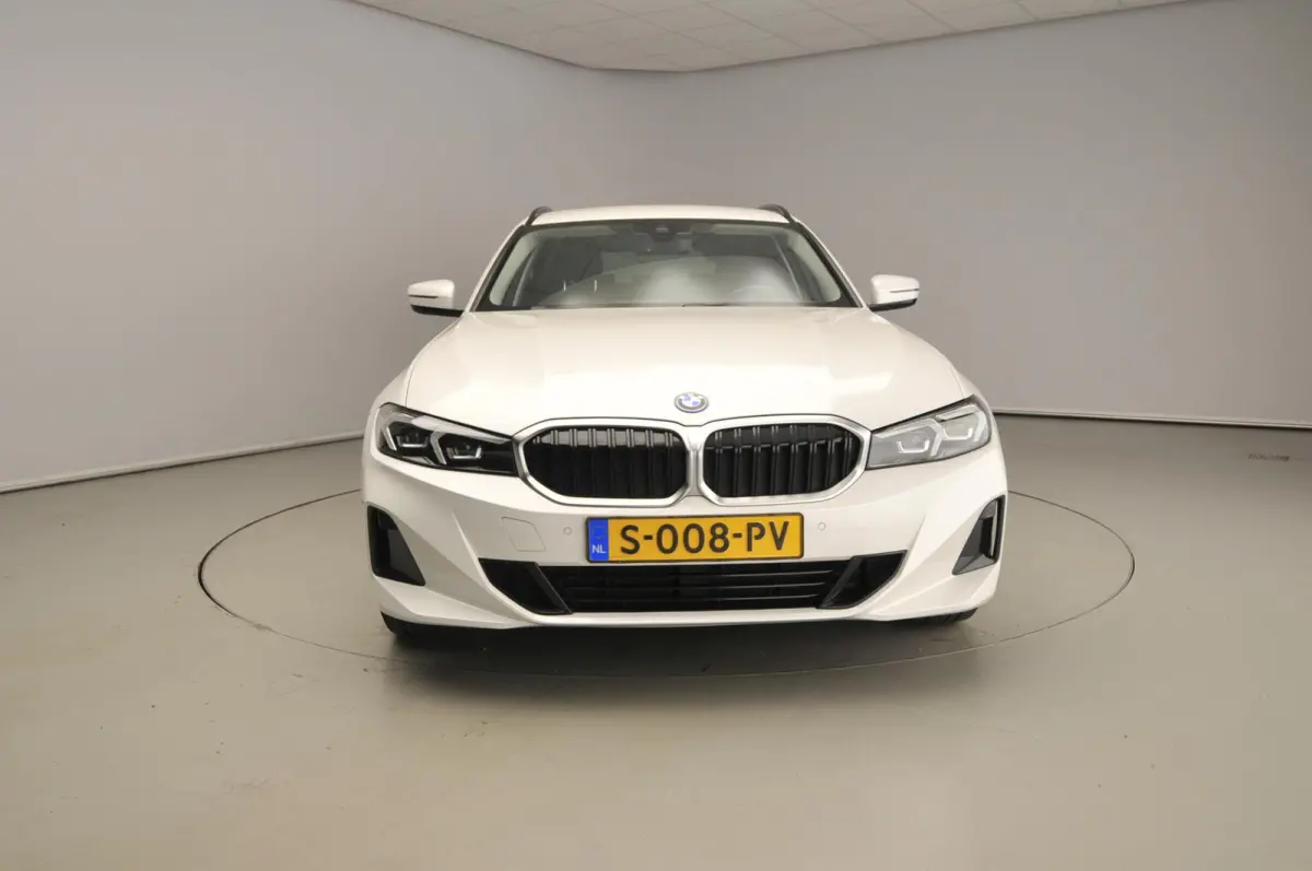320e | LED | Leder | Navigatie | Sportstoelen | Elektr. zetels | Keyles go | DAB | Hifi speakers | Alu 17 inch
