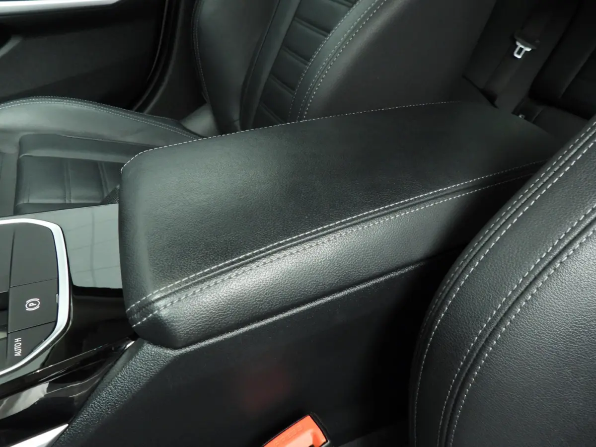 320e | LED | Leder | Navigatie | Sportstoelen | Elektr. zetels | Keyles go | DAB | Hifi speakers | Alu 17 inch