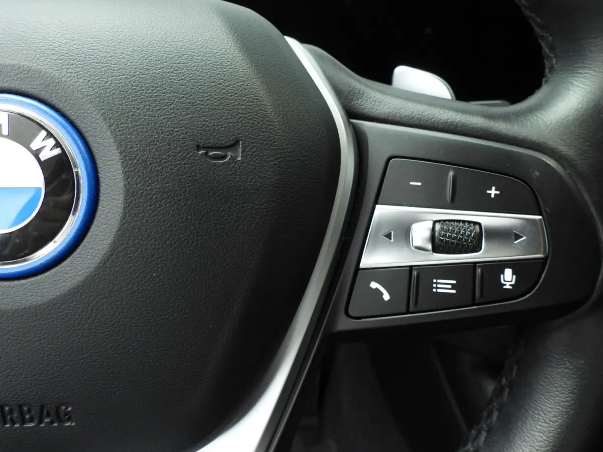 320e | LED | Leder | Navigatie | Sportstoelen | Elektr. zetels | Keyles go | DAB | Hifi speakers | Alu 17 inch