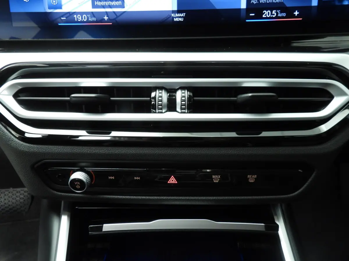 320e | LED | Leder | Navigatie | Sportstoelen | Elektr. zetels | Keyles go | DAB | Hifi speakers | Alu 17 inch