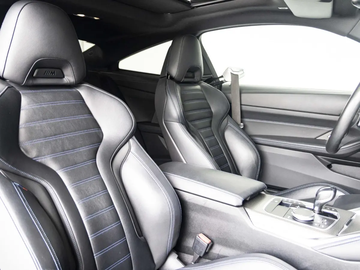M440i xDrive | High Executive | M Sportpakket | 19 inch | Stuurwielverwarming | M Sportremsysteem Blau | M Adaptief onderstel | Elektrisch glazen schuif-/kanteldak | Driving Assistant Profes