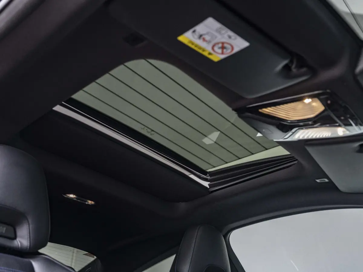 M440i xDrive | High Executive | M Sportpakket | 19 inch | Stuurwielverwarming | M Sportremsysteem Blau | M Adaptief onderstel | Elektrisch glazen schuif-/kanteldak | Driving Assistant Profes