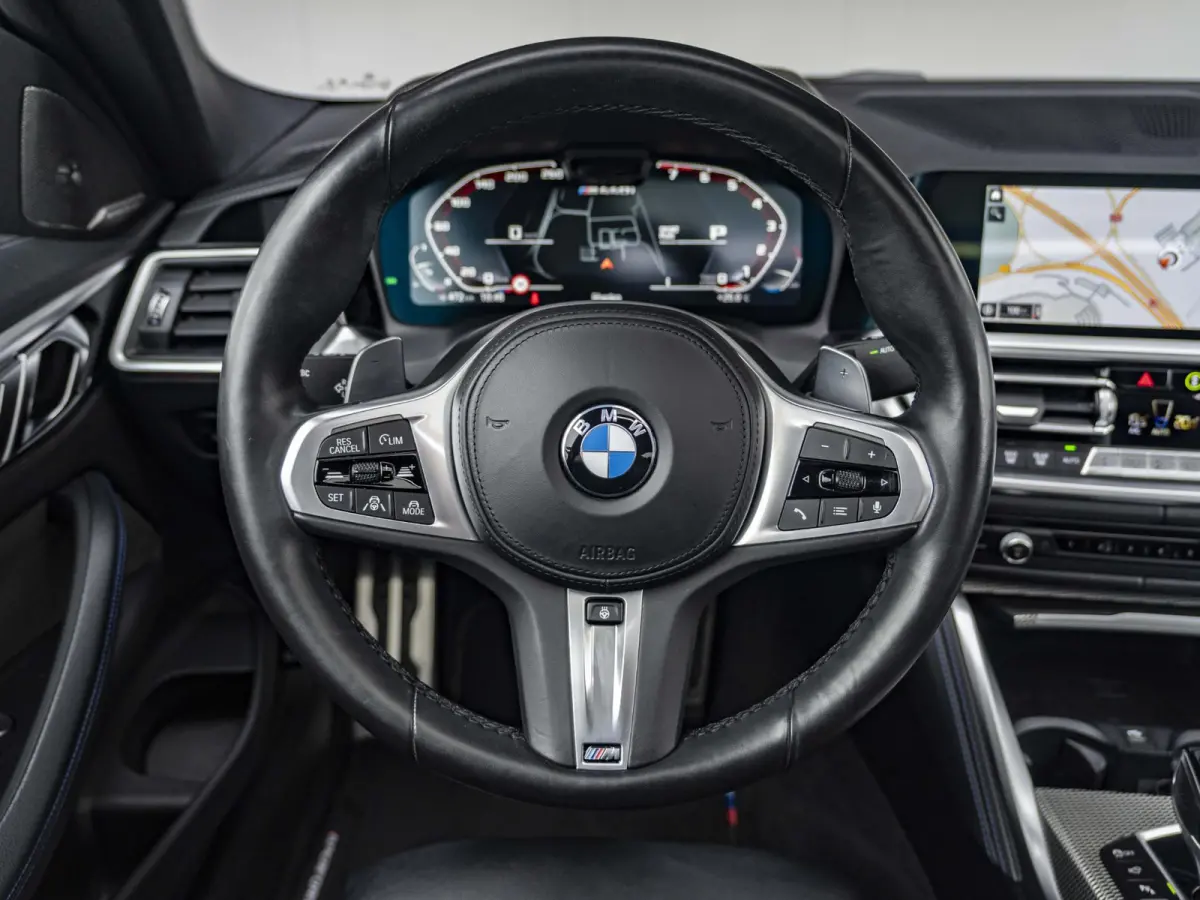 M440i xDrive | High Executive | M Sportpakket | 19 inch | Stuurwielverwarming | M Sportremsysteem Blau | M Adaptief onderstel | Elektrisch glazen schuif-/kanteldak | Driving Assistant Profes