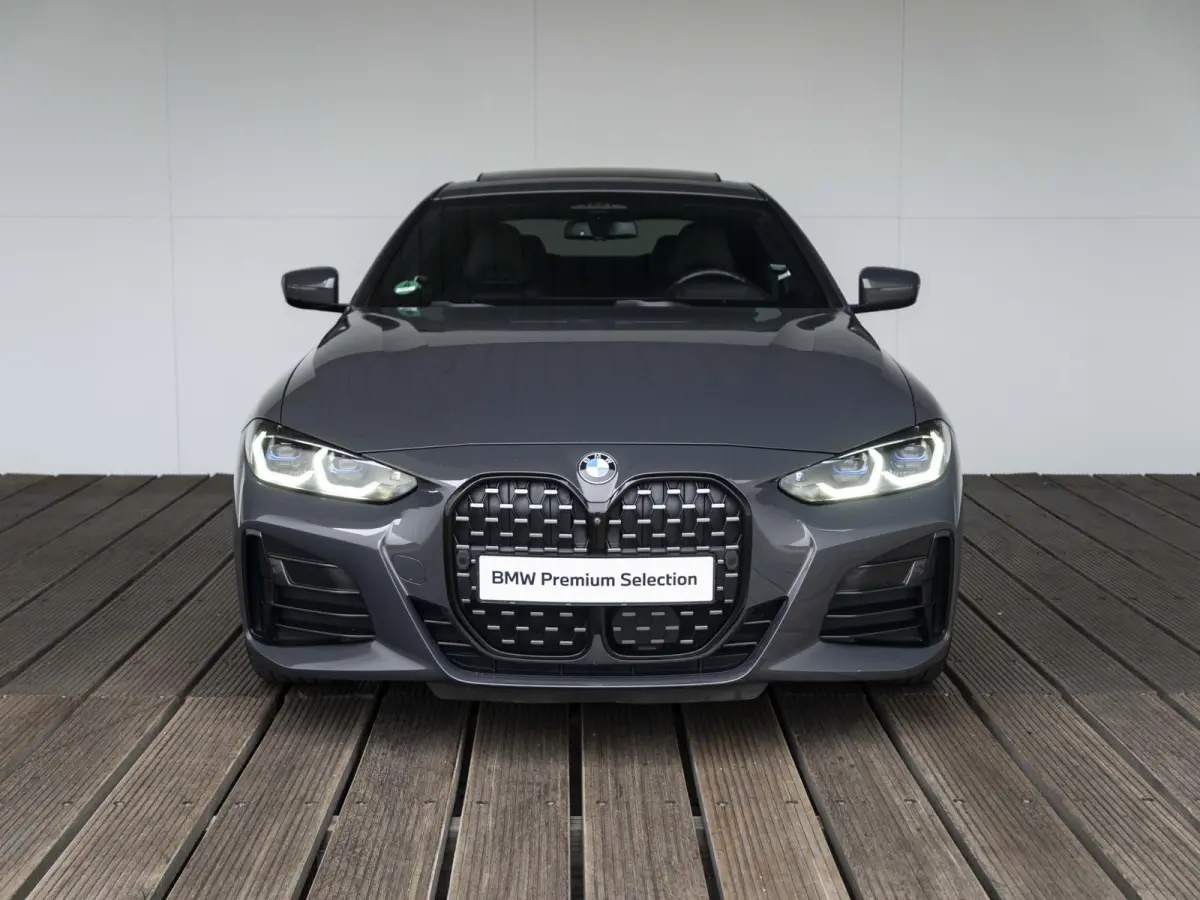 M440i xDrive | High Executive | M Sportpakket | 19 inch | Stuurwielverwarming | M Sportremsysteem Blau | M Adaptief onderstel | Elektrisch glazen schuif-/kanteldak | Driving Assistant Profes