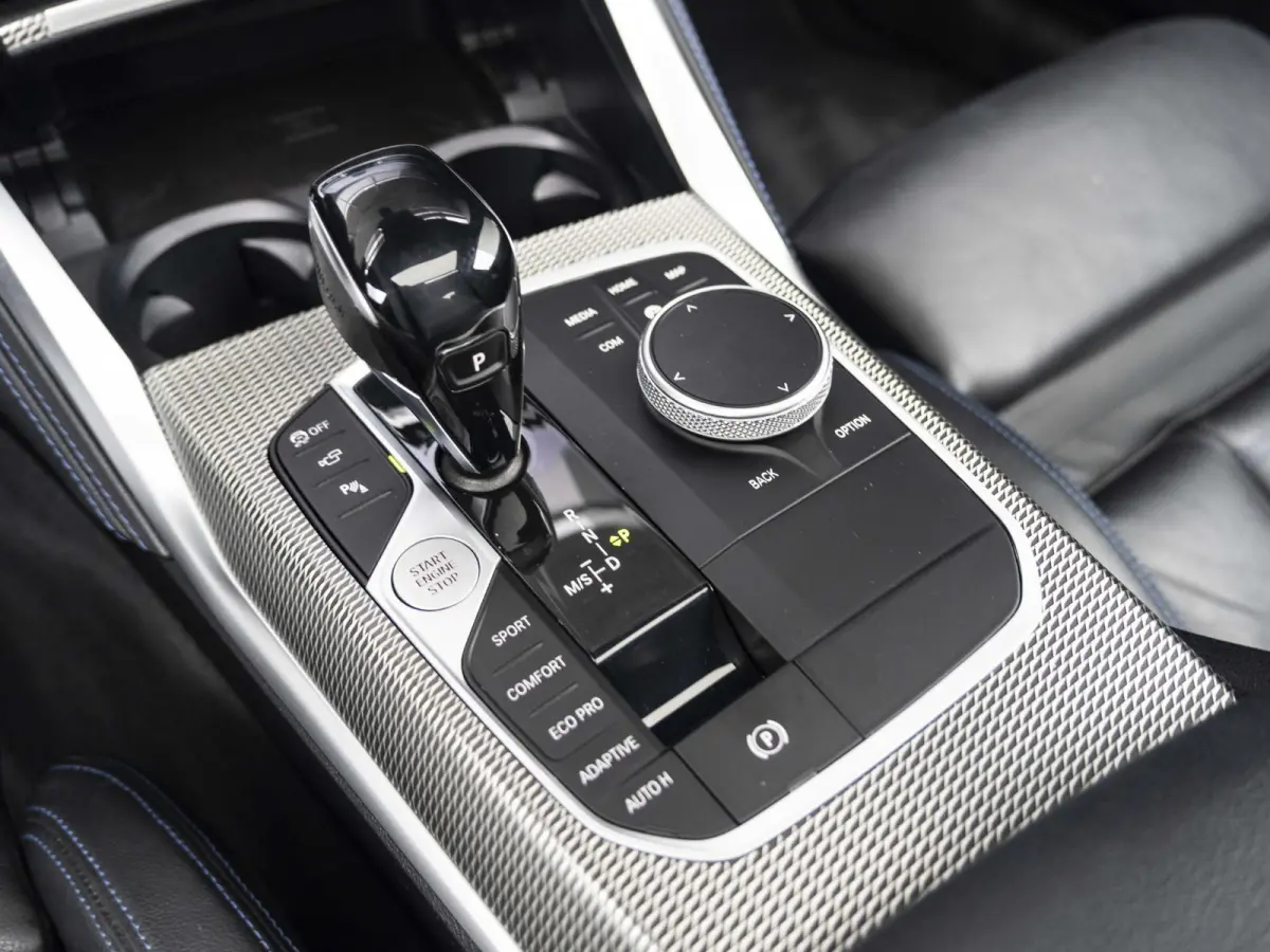 M440i xDrive | High Executive | M Sportpakket | 19 inch | Stuurwielverwarming | M Sportremsysteem Blau | M Adaptief onderstel | Elektrisch glazen schuif-/kanteldak | Driving Assistant Profes