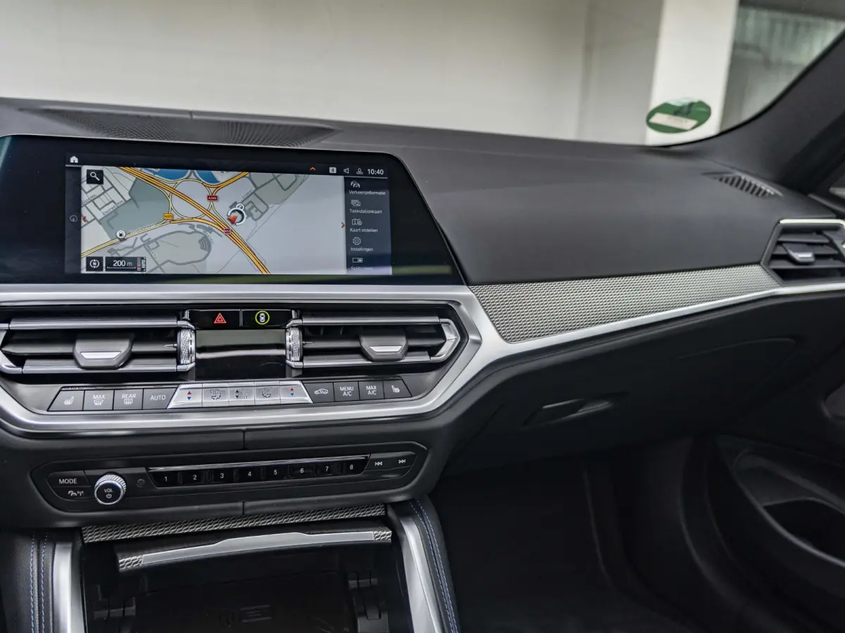 M440i xDrive | High Executive | M Sportpakket | 19 inch | Stuurwielverwarming | M Sportremsysteem Blau | M Adaptief onderstel | Elektrisch glazen schuif-/kanteldak | Driving Assistant Profes
