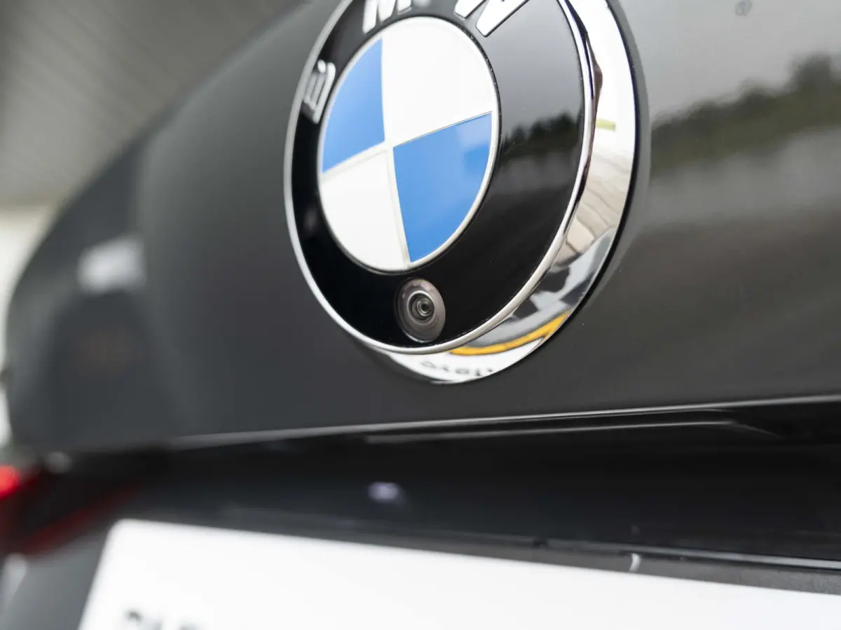M440i xDrive | High Executive | M Sportpakket | 19 inch | Stuurwielverwarming | M Sportremsysteem Blau | M Adaptief onderstel | Elektrisch glazen schuif-/kanteldak | Driving Assistant Profes