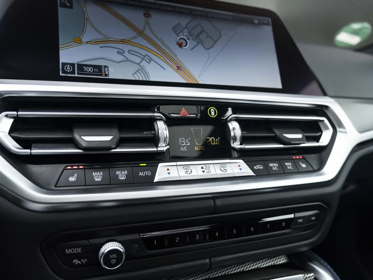 M440i xDrive | High Executive | M Sportpakket | 19 inch | Stuurwielverwarming | M Sportremsysteem Blau | M Adaptief onderstel | Elektrisch glazen schuif-/kanteldak | Driving Assistant Profes