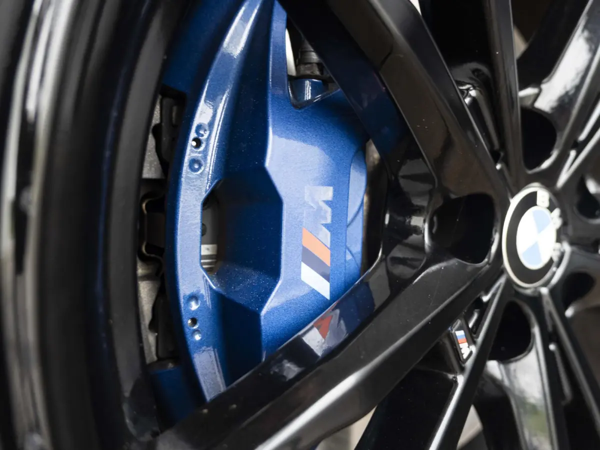 M440i xDrive | High Executive | M Sportpakket | 19 inch | Stuurwielverwarming | M Sportremsysteem Blau | M Adaptief onderstel | Elektrisch glazen schuif-/kanteldak | Driving Assistant Profes