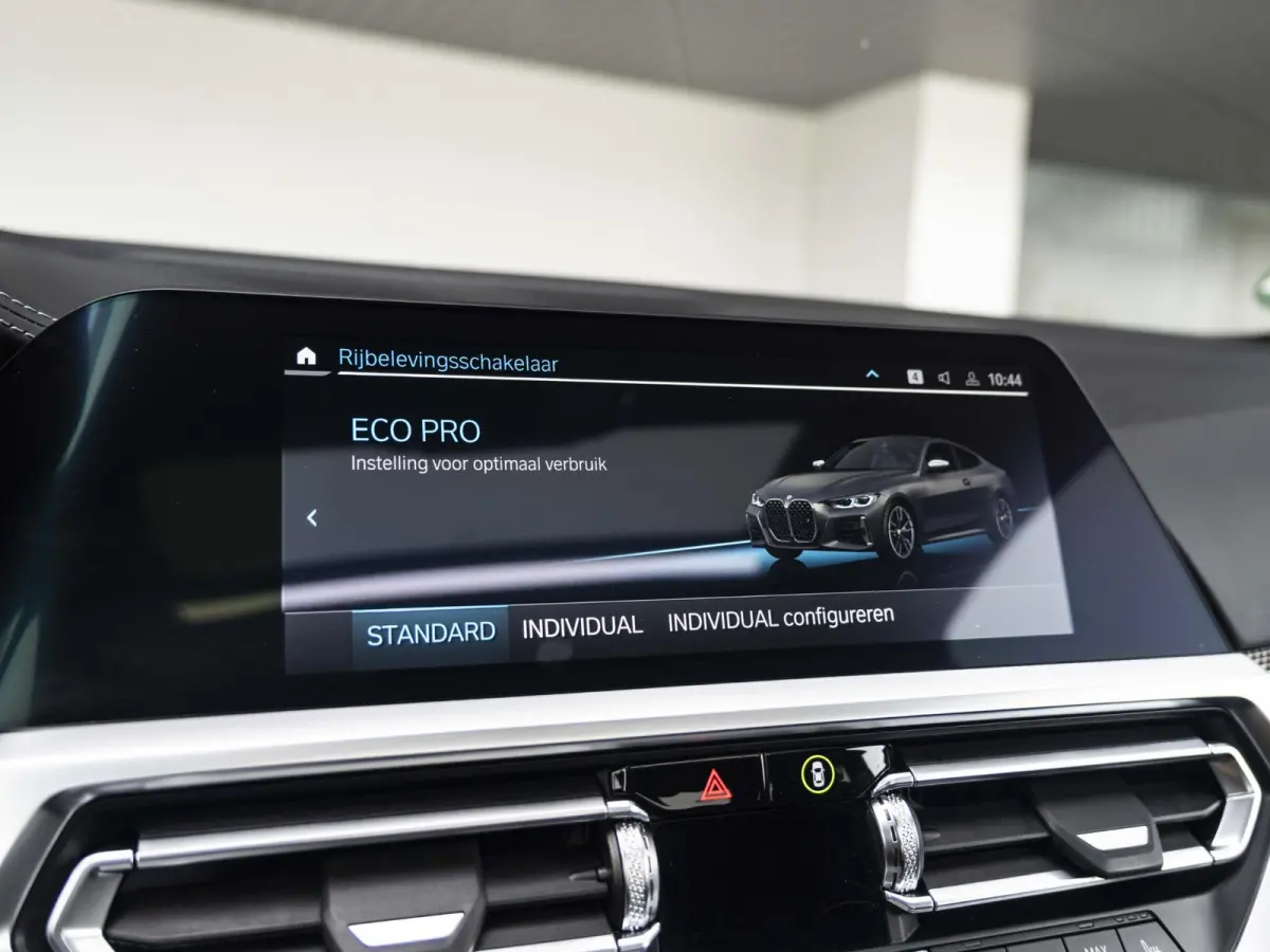 M440i xDrive | High Executive | M Sportpakket | 19 inch | Stuurwielverwarming | M Sportremsysteem Blau | M Adaptief onderstel | Elektrisch glazen schuif-/kanteldak | Driving Assistant Profes