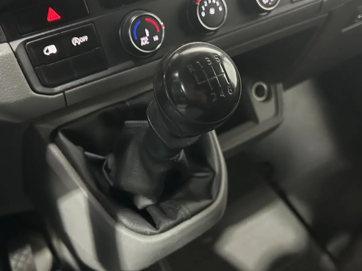 2.0 TDI 140 pk L3H3 Navi, Camera, Cruise Control Airco, Laadruimte Pakket, PDC V+A, Geveerde Stoel, 3-Zits