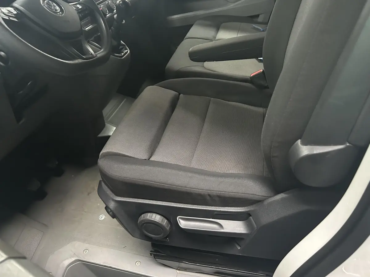2.0 TDI 140 pk L3H3 Navi, Camera, Cruise Control Airco, Laadruimte Pakket, PDC V+A, Geveerde Stoel, 3-Zits