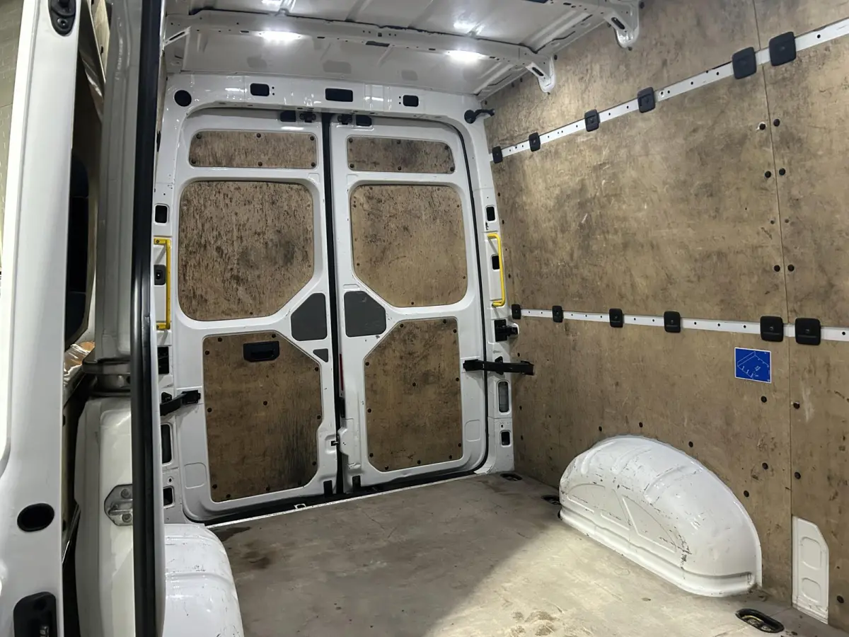 2.0 TDI 140 pk L3H3 Navi, Camera, Cruise Control Airco, Laadruimte Pakket, PDC V+A, Geveerde Stoel, 3-Zits