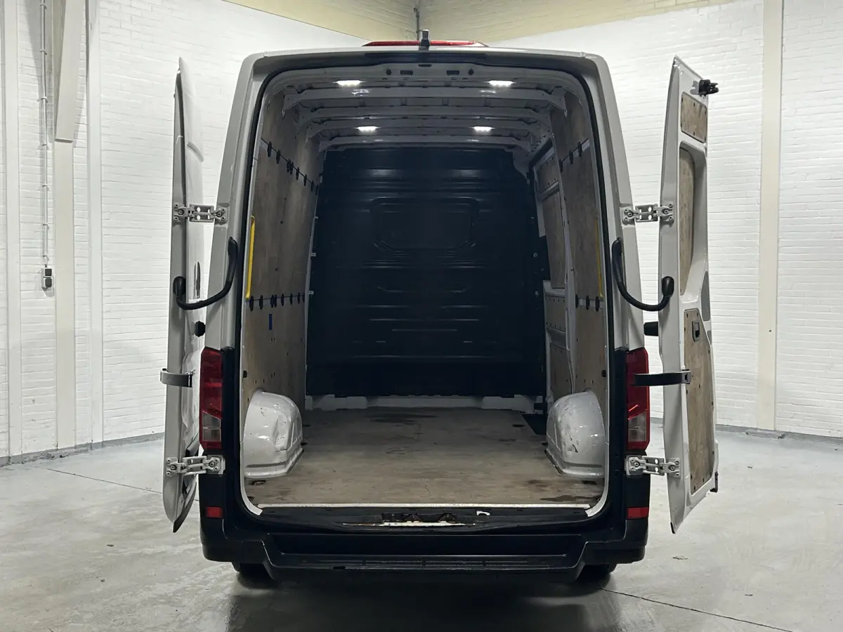 2.0 TDI 140 pk L3H3 Navi, Camera, Cruise Control Airco, Laadruimte Pakket, PDC V+A, Geveerde Stoel, 3-Zits