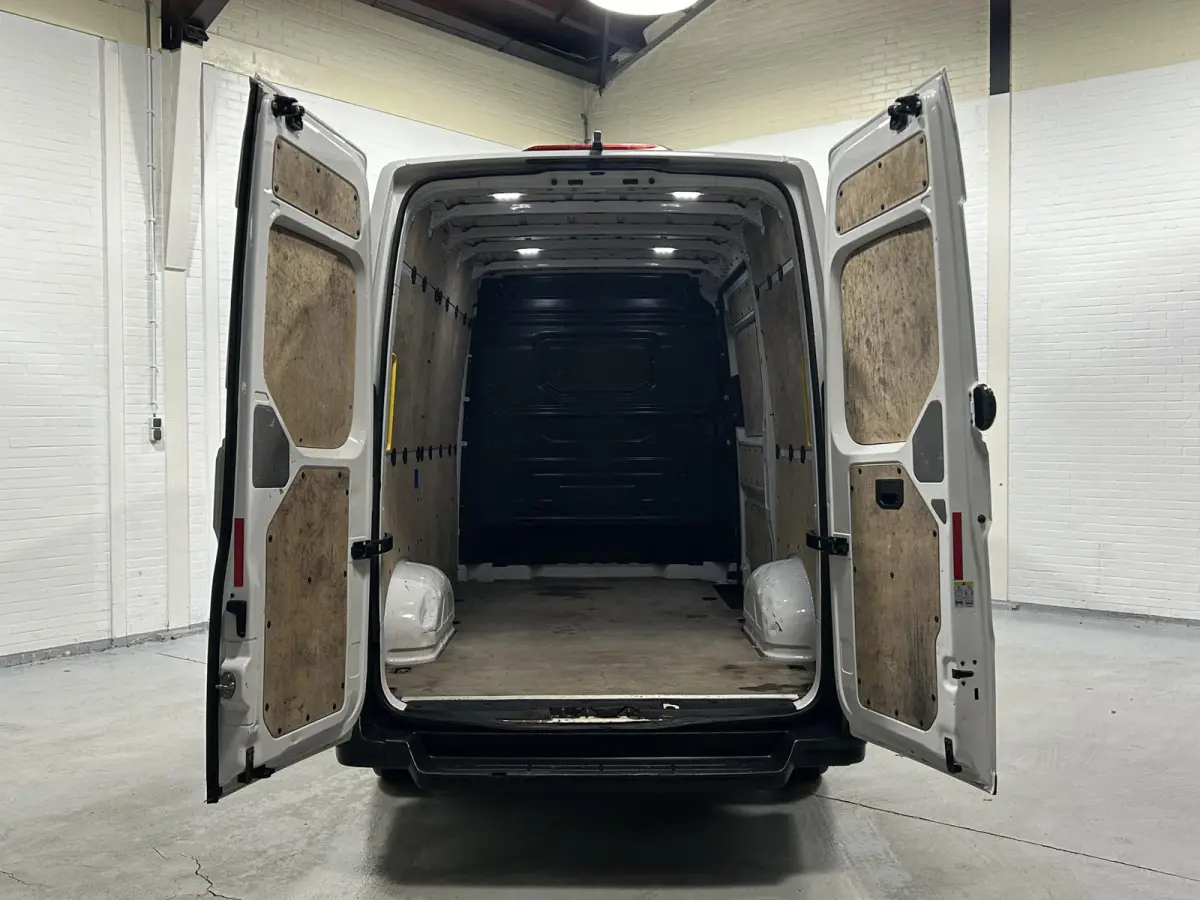 2.0 TDI 140 pk L3H3 Navi, Camera, Cruise Control Airco, Laadruimte Pakket, PDC V+A, Geveerde Stoel, 3-Zits
