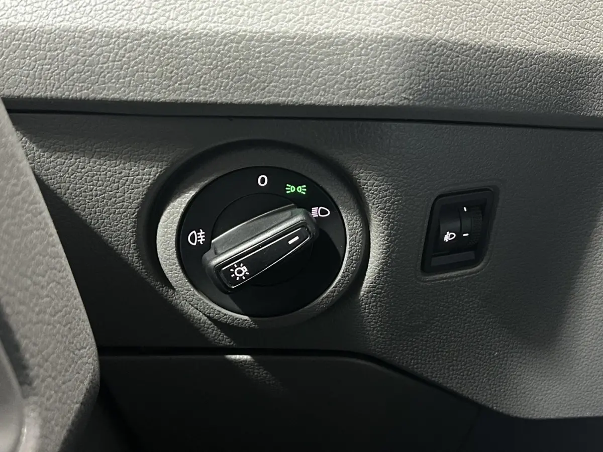 2.0 TDI 140 pk L3H3 Navi, Camera, Cruise Control Airco, Laadruimte Pakket, PDC V+A, Geveerde Stoel, 3-Zits