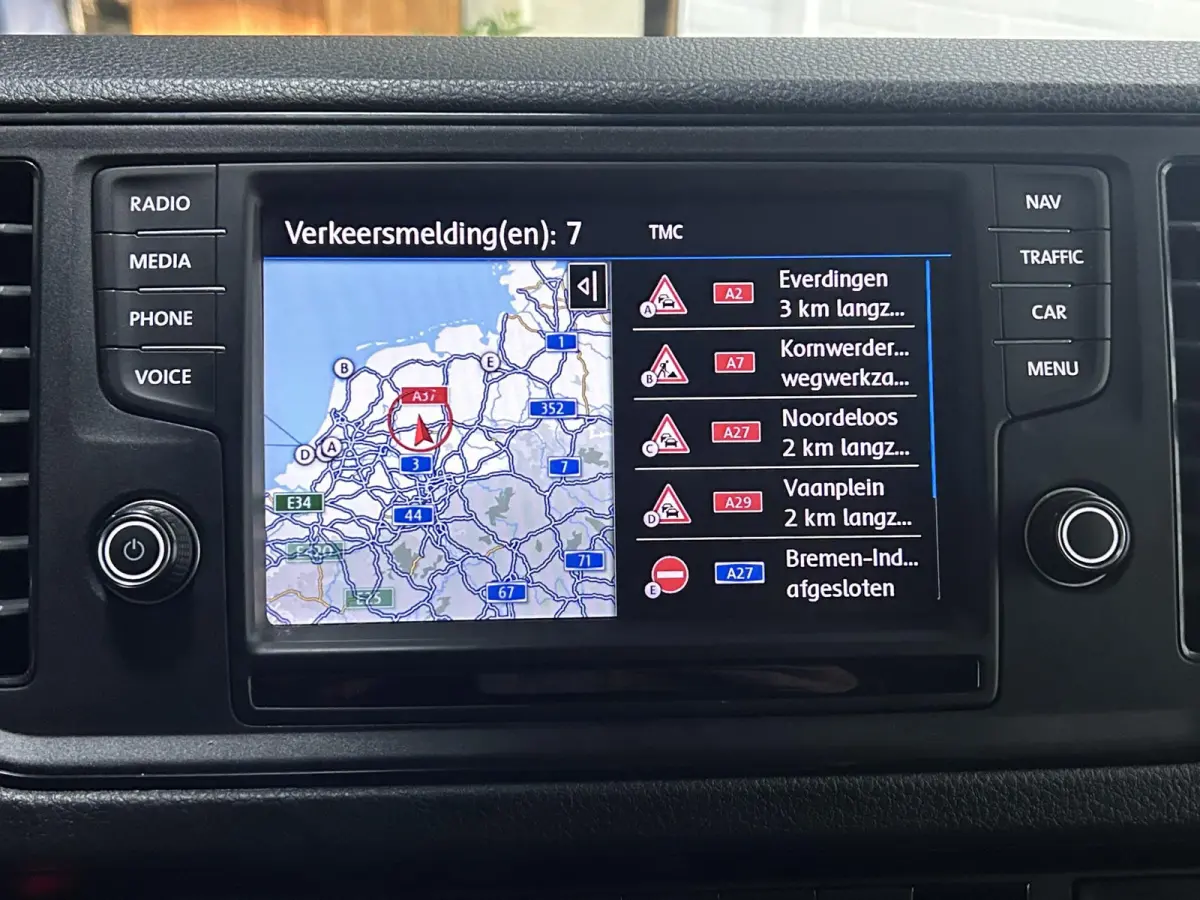 2.0 TDI 140 pk L3H3 Navi, Camera, Cruise Control Airco, Laadruimte Pakket, PDC V+A, Geveerde Stoel, 3-Zits