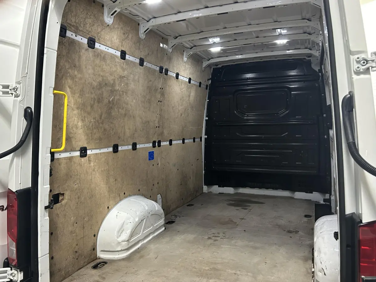 2.0 TDI 140 pk L3H3 Navi, Camera, Cruise Control Airco, Laadruimte Pakket, PDC V+A, Geveerde Stoel, 3-Zits