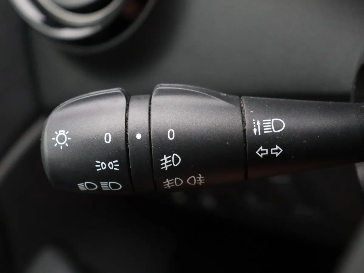 TCe 90pk Expression | Cruise control | Airco | Navigatie | All season banden |