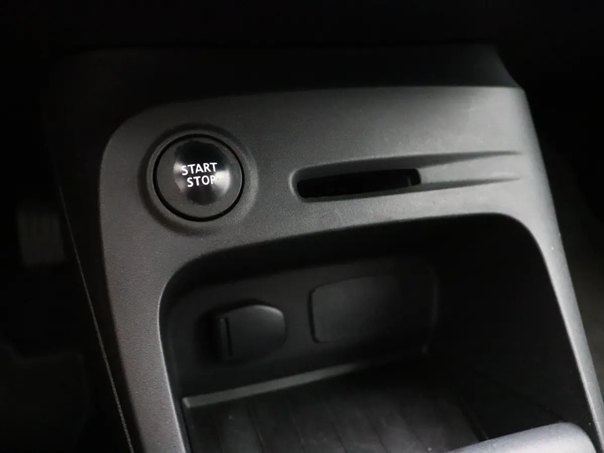 TCe 90pk Expression | Cruise control | Airco | Navigatie | All season banden |