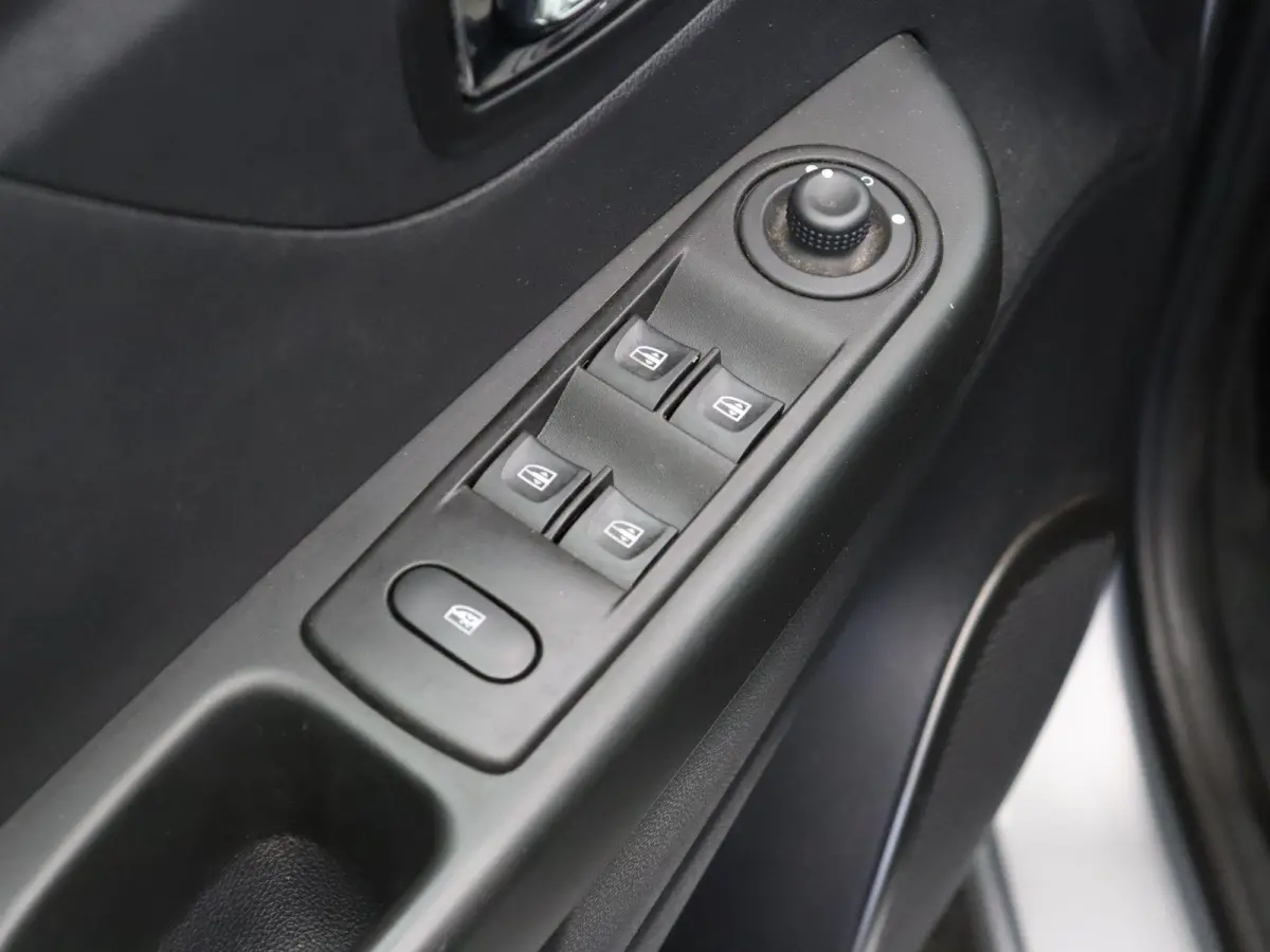 TCe 90pk Expression | Cruise control | Airco | Navigatie | All season banden |