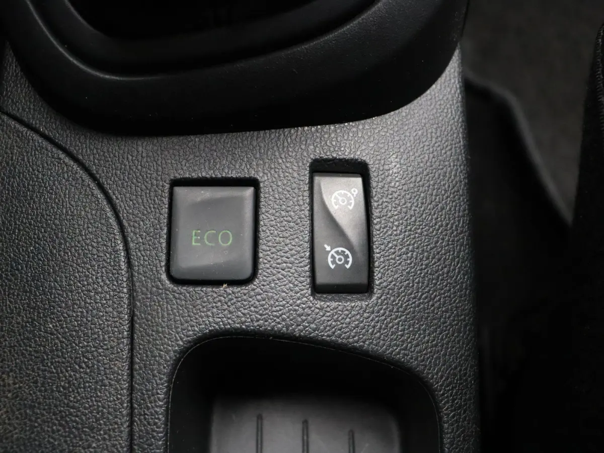 TCe 90pk Expression | Cruise control | Airco | Navigatie | All season banden |