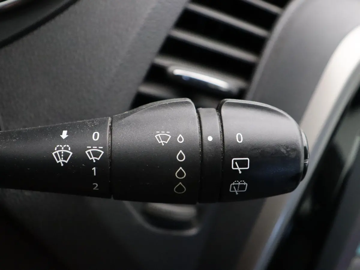 TCe 90pk Expression | Cruise control | Airco | Navigatie | All season banden |