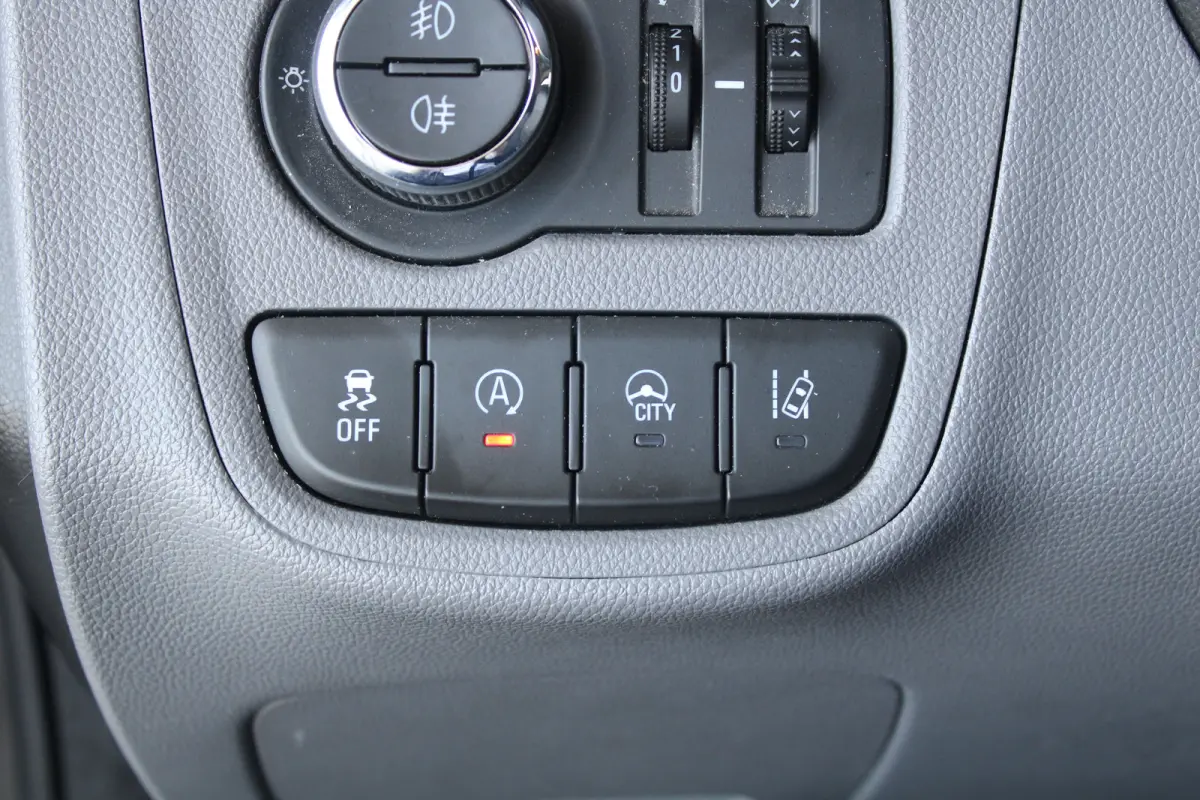 1.0 ecoFLEX Innovation | Climate control | Parkeersensoren achter | Lederen bekleding | lichtmetalen velgen |