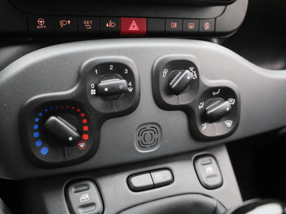 1.0 Hybrid City Life | Apple Carplay / Android Auto | Airco | Cruise Control | Bluetooth | DAB |