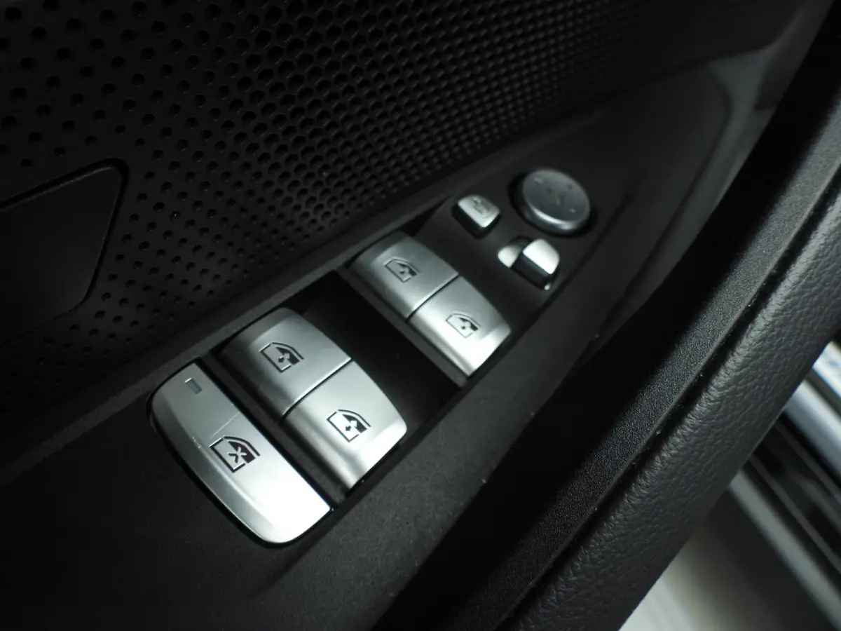 430i xDrive | M-Sportpakket | LED | Navigatie | Schuifdak | Sportstoelen | Stoelverwarming | DAB | Alu 19 inch