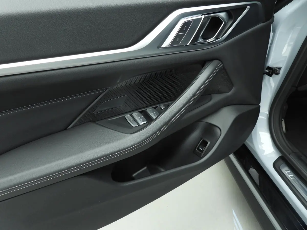 430i xDrive | M-Sportpakket | LED | Navigatie | Schuifdak | Sportstoelen | Stoelverwarming | DAB | Alu 19 inch